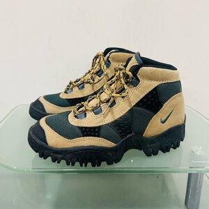 Nike ACG Air Equa Hiker Hiking Boots ~ Women’s Size 7 148020-231 Cane Green Tan